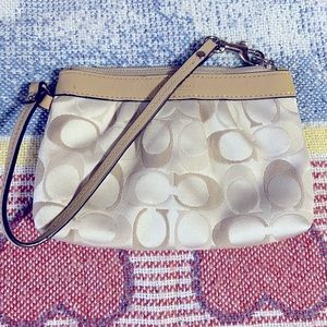Classic Coach signature pleated wristlet
~ F43434